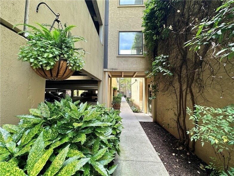 Building Photo - 400 17th St NW