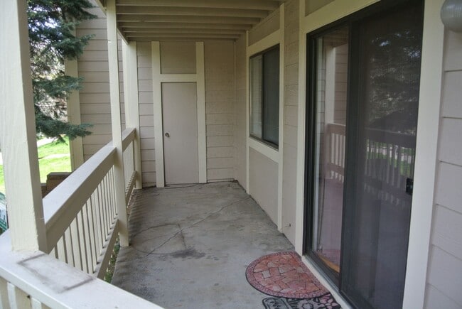 Building Photo - 1 Bedroom 1 Bath in Woodside Village