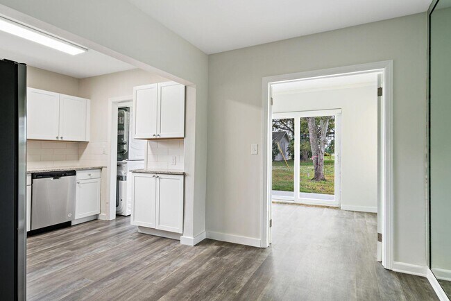 Building Photo - 1205 Longwood St