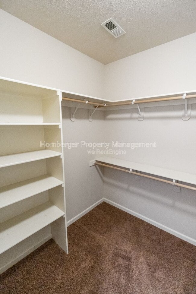 Building Photo - 8915 W Red St