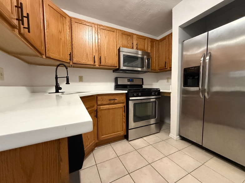 Building Photo - 110 W Hamburg St