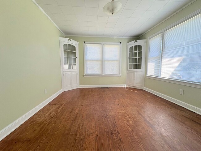 Building Photo - 3022 Livingston Rd