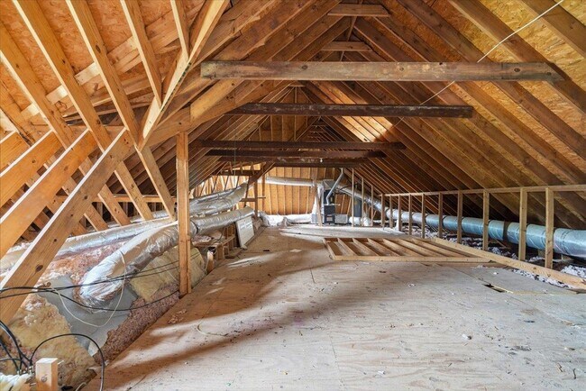 Building Photo - 125 Janis Marie Cove