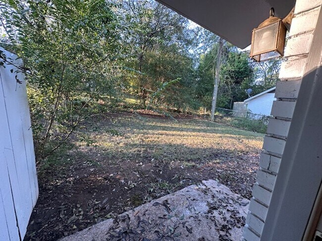 Building Photo - 2005 20th St