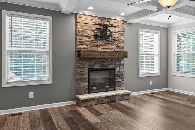 Building Photo - Pet Friendly Four Bedroom!