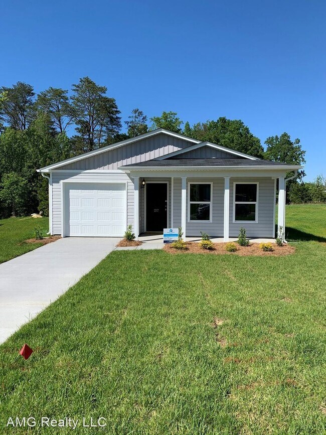 4 br, 2.5 bath House 1865 Northside Dr 1865 Northside Dr Burlington