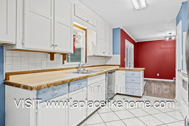 Building Photo - 6535 Melrose Ln