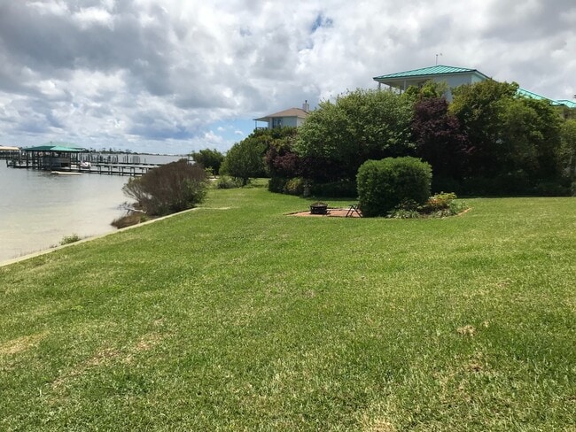 Building Photo - 3/2 1200 SF condo on the Intercoastal West...