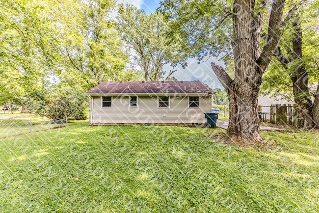 Building Photo - 4305 W Garver Dr