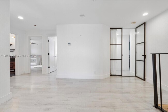 Building Photo - 932 Nandina Dr