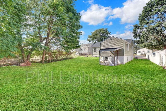 Building Photo - 128 Lockwood Ave