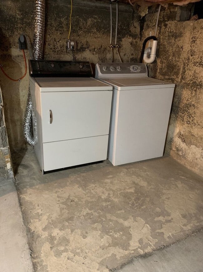 Building Photo - 2084 Broad St