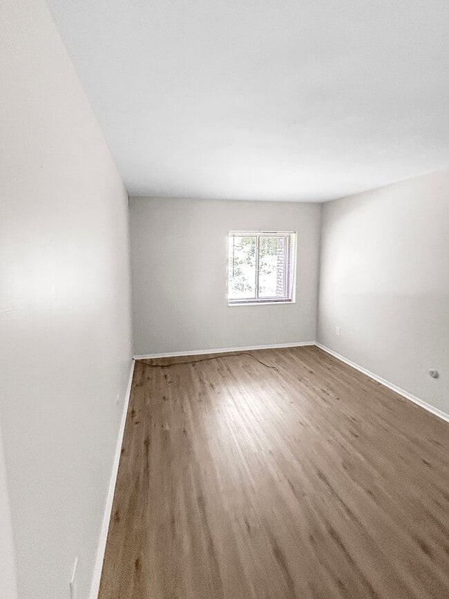 Building Photo - One Bedroom Condo in Moon Township!!