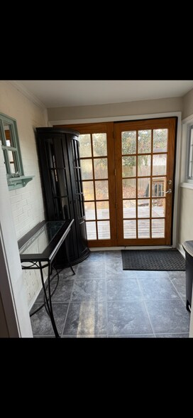 Building Photo - 952 Magothy Ave