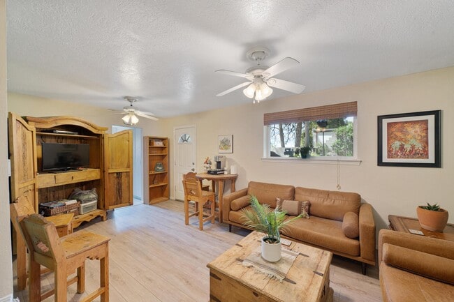 Building Photo - 3615 Horacio Ct NE