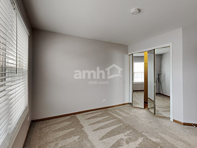 Building Photo - 571 Jenna Dr