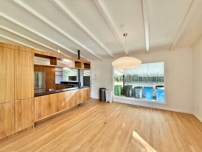 Building Photo - **OFFERING WAIVED APPLICATION FEES & $300 MOVE IN PROMOTION** Luxurious 4BD, 3BA Raleigh Home wit...