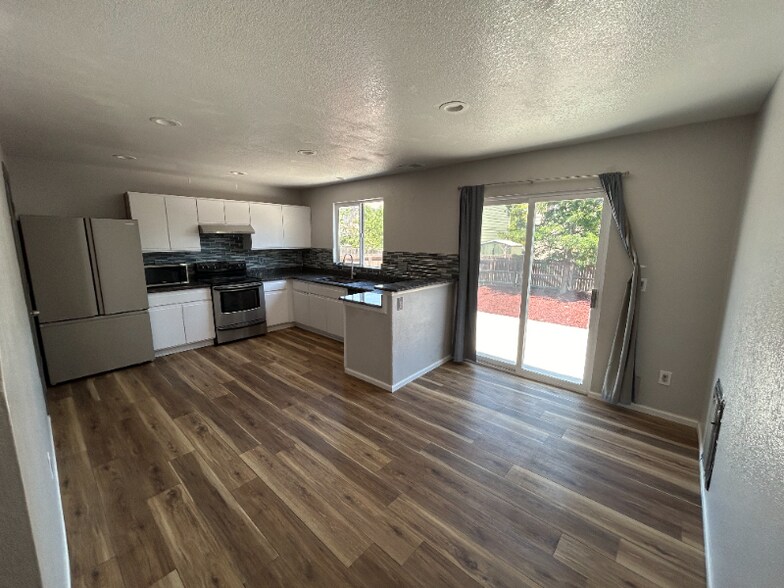 Building Photo - 10116 Fairfax Ct