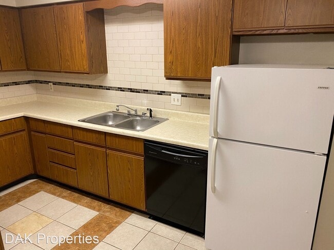 Building Photo - W194N16510 Eagle Dr