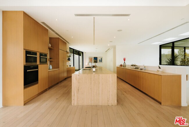 Building Photo - 7681 Willow Glen Rd
