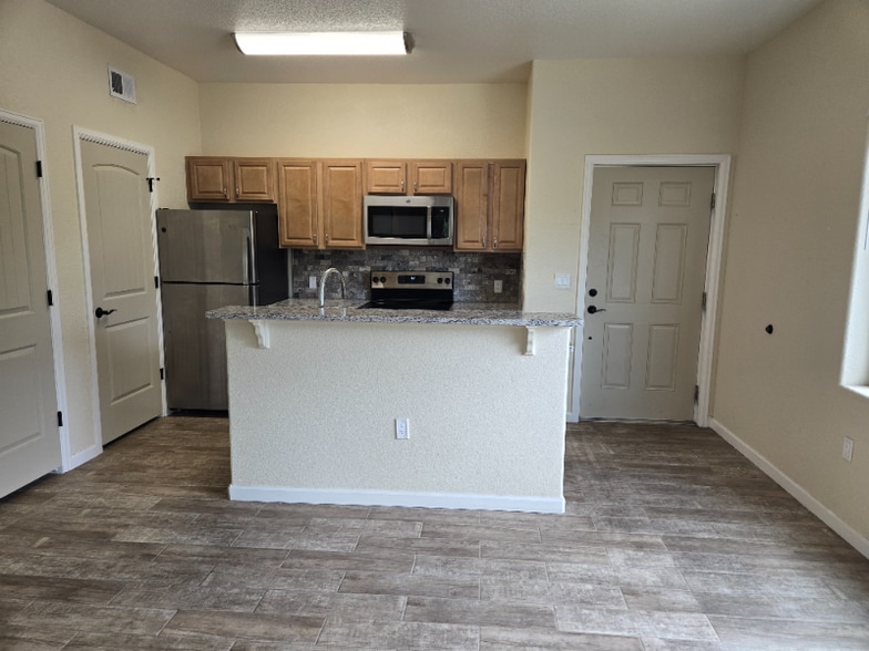 Building Photo - 430 W Pikes Peak Ave