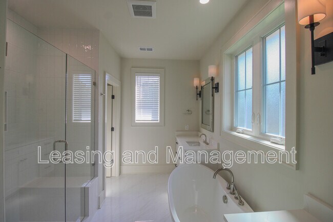 Building Photo - 3633 Happyland Blvd