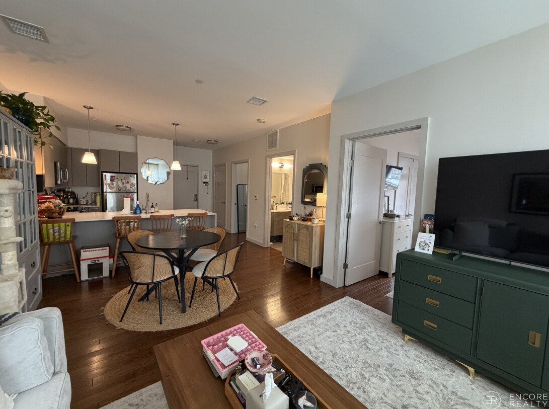 Building Photo - 77 Thorndike St