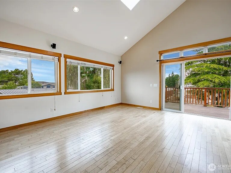 Building Photo - 4824 Willow Dr