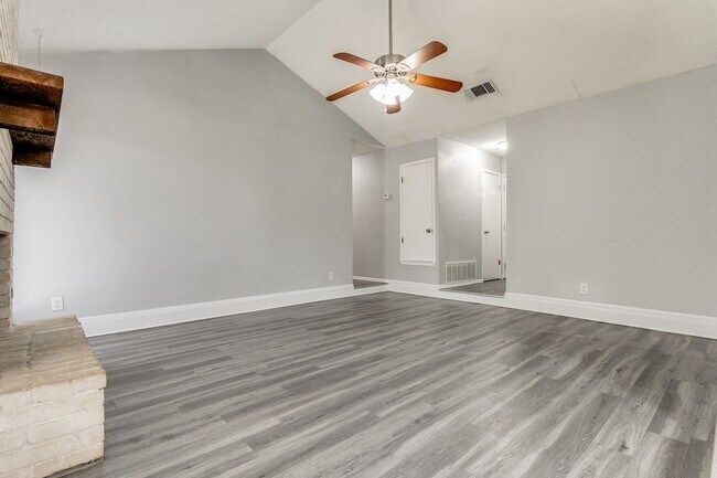 Building Photo - 13226 Chesterton Dr