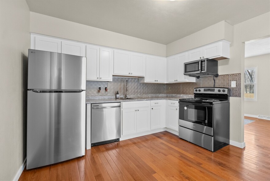 Building Photo - 3022 Cottonwood Ln