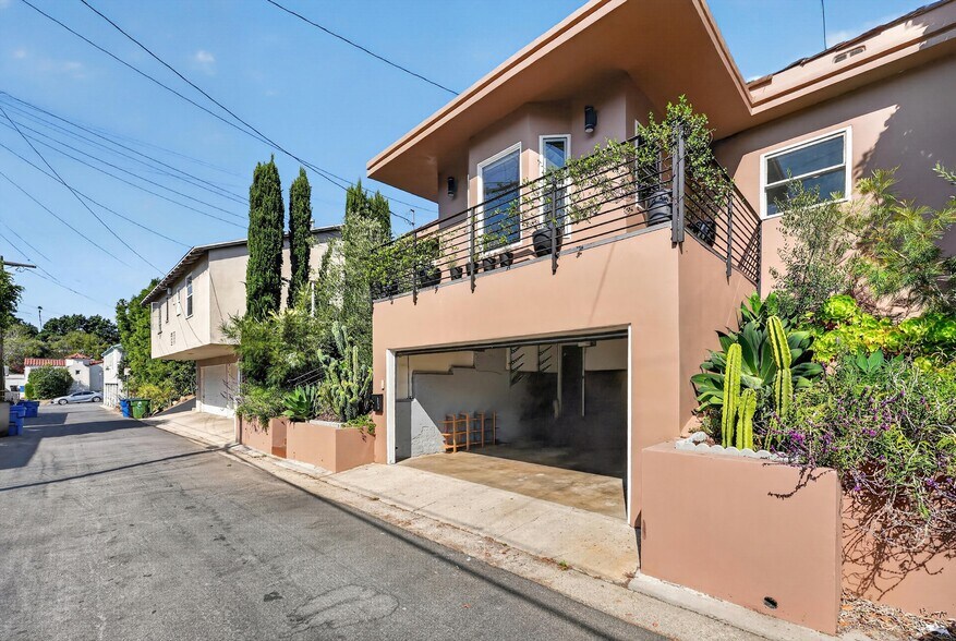 Building Photo - 1515 Rendall Pl