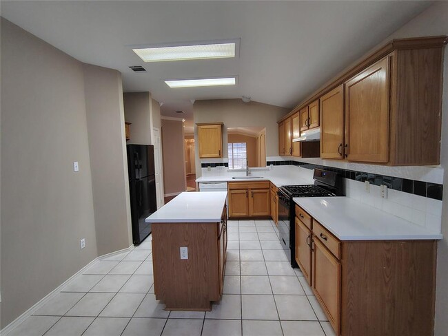 Building Photo - 2504 Hutton Ln