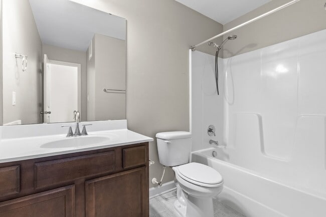 Building Photo - Bradford Estates!