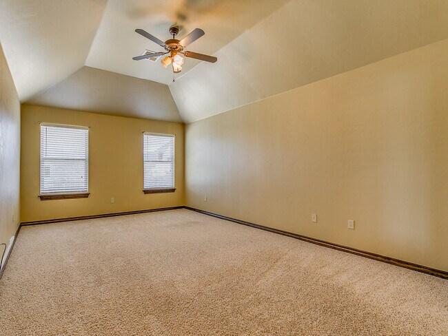 Building Photo - Highly Sought After Stonebridge Addition +...