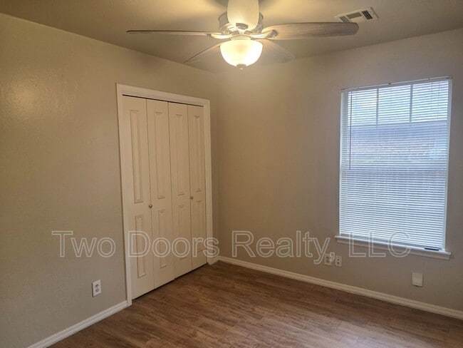Building Photo - 13820 Oakmond Rd