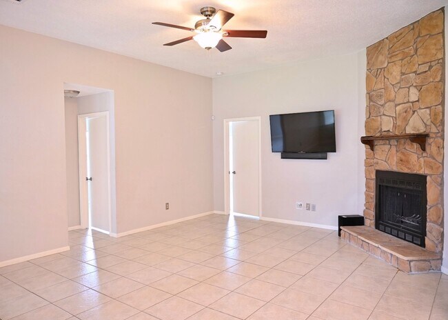 Building Photo - 10207 Wayward Wind Ln