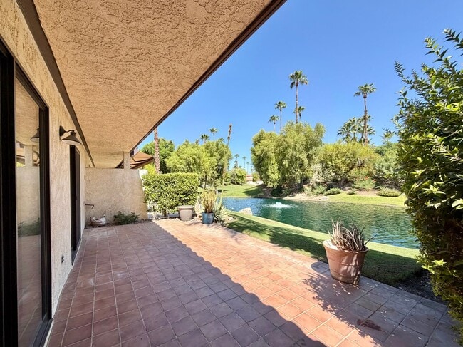 Building Photo - 112 Willow Lake Dr