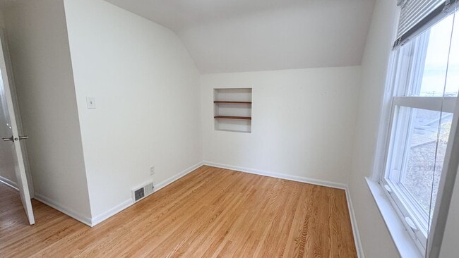 Building Photo - 120 Garden St