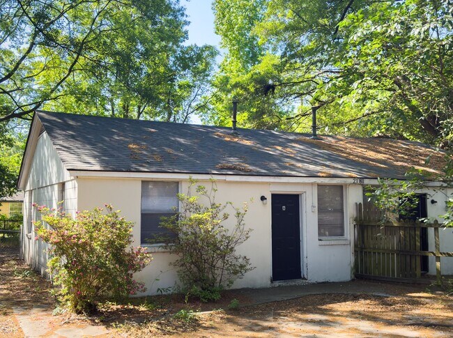 Building Photo - 2181 Eleanor Dr