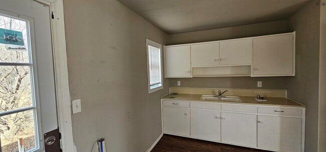 Building Photo - 1633 Lucas Ave