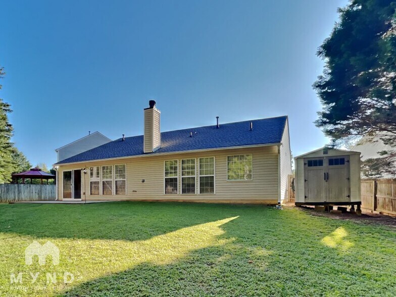 Building Photo - 374 Darter Point NW