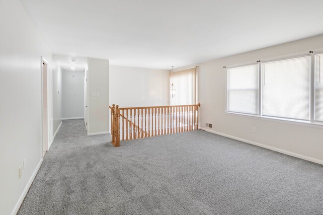 Building Photo - Spacious 4 BR/2.5 BA Single-Family Home in...