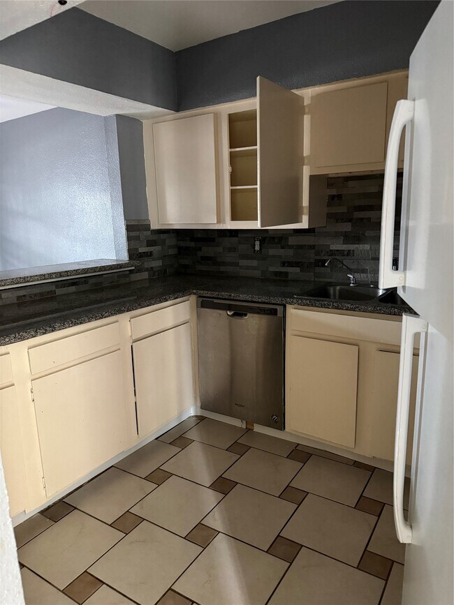 Building Photo - 6201 Ranchester Dr