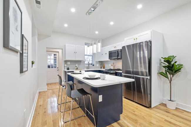 Building Photo - 1135 S 61st St