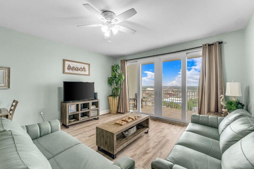 Building Photo - 9902 S Thomas Dr