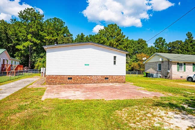 Building Photo - 2202 Chestnut Ave