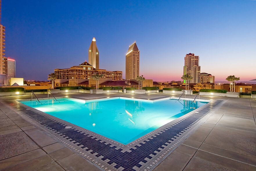 Elevated 2/3 acre outdoor Plaza - 700 Front St