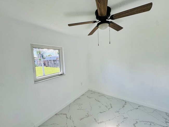 Building Photo - 2021 NW 62nd Terrace
