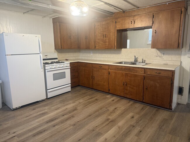 Building Photo - 181 W 300 N