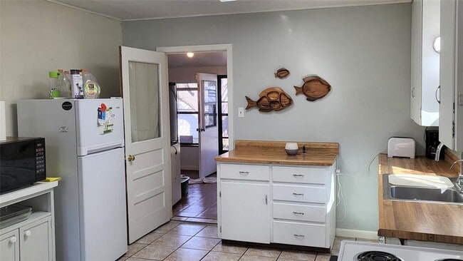 Building Photo - 25208 Old Ferry Rd